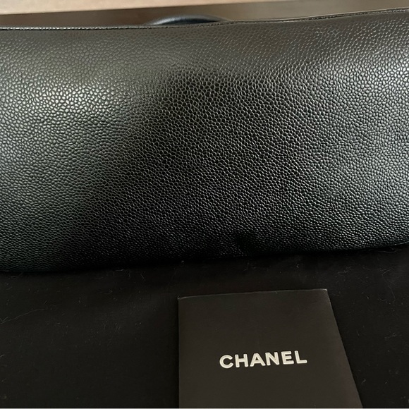 CHANEL Black leather Quilted Leather Medallion Bag - Picture 2 of 11